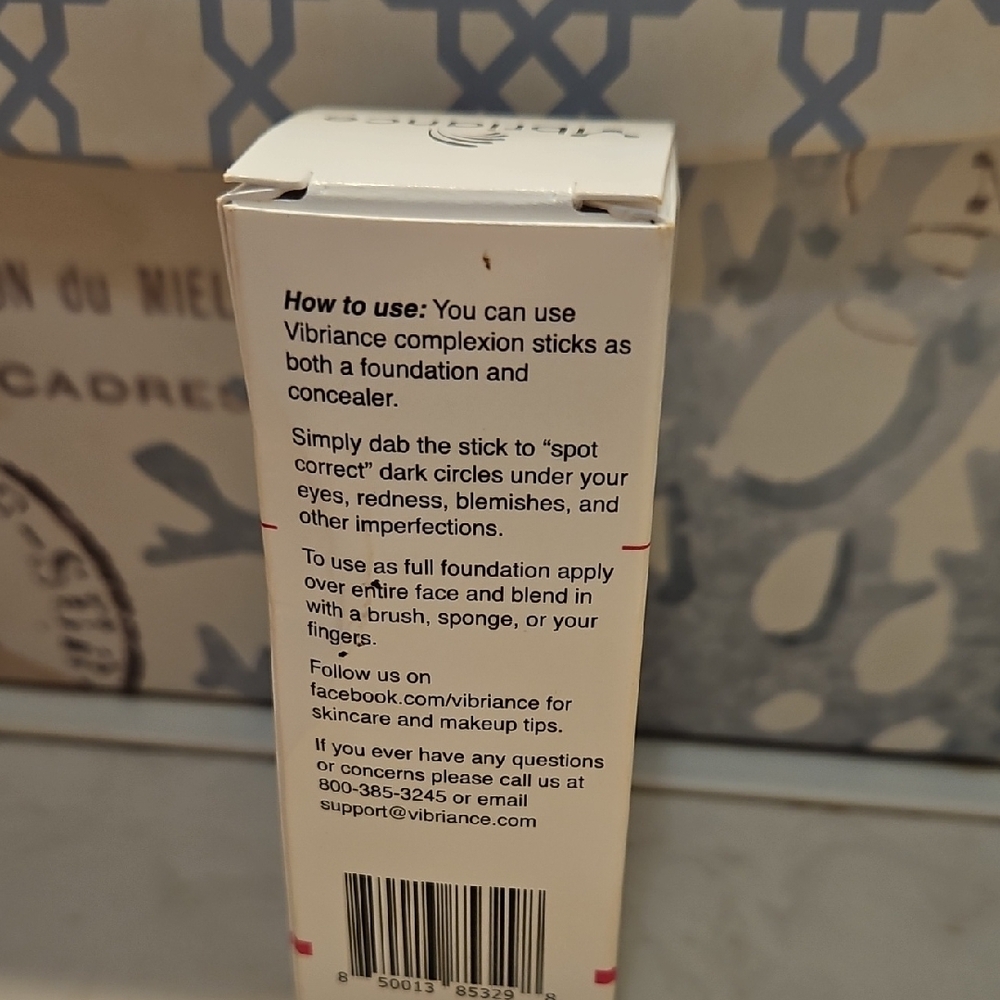 Complexion Stick - Medium - Picture 6 of 7